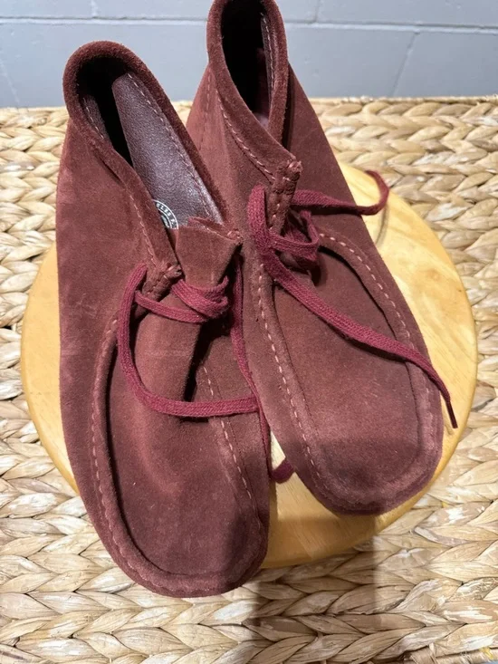 Clarks Men's Chukka Boots in Deep Burgundy Suede