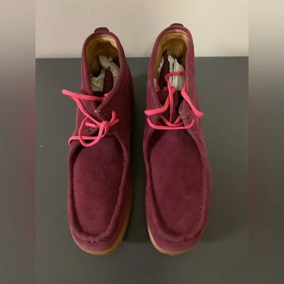 NWOT Hush Puppies Mens Bridgeport Wine Red Suede Chukka Boots US Size 13