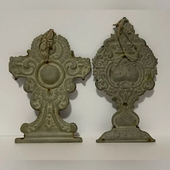Set of 2 Metal Rustic Ornaments/Decor.