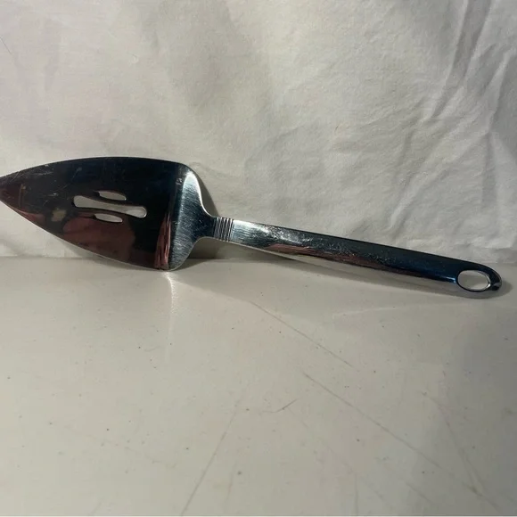 Oneida Silver(18/8) Stainless Steel Utensil pie server 11” length