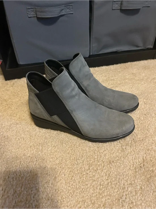 New THE FLEXX women’s Grey Chukka Boots with Black Elastic Panels 7.5