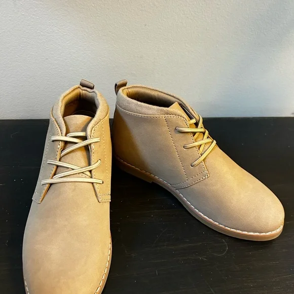New Kids Nordstrom Rack Beige Faux Suede Chukka Ankle Boots Booties Size‎ 2 Y