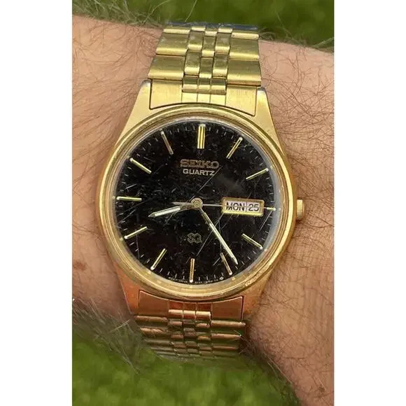 Vintage Seiko watch 5Y23-8049 Gold Tone Quartz SQ day/date Dead Battery