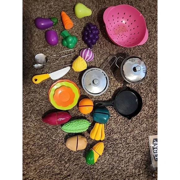 Lot of 33 Pc Kids Pretend Plastic Food‎ Fruit, Vegetables, Pot, Pans, Utensils
