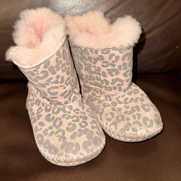UGG Kids Slippers with Leopard Print and Pink Lining