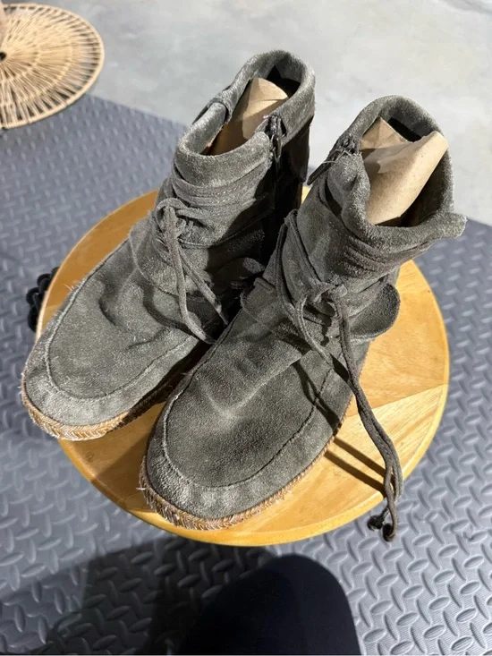UGG Charcoal Suede Chukka Boots with Lace-Up