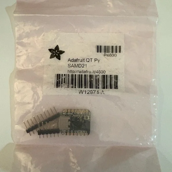 Adafruit QT Py SAMD21 Microcontroller - Black