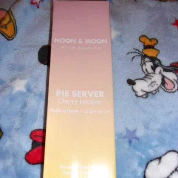 Noon & Moon Pie Server Cherry Lacquer stainless steel with ceramic handle New