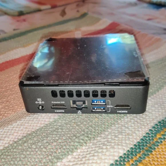 Intel NUC 7 i5 and Acer monitor