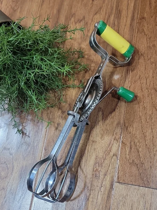3/$10 *Vintage 50's Androck Egg Beater