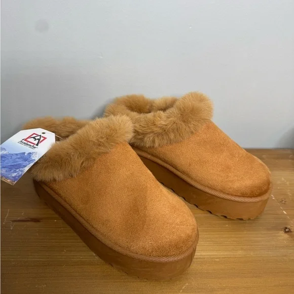 Avalanche Kids Tan Fur-Lined Shoes