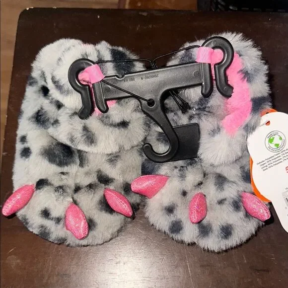 Wonder Nation Kids Fuzzy Slippers Gray & Pink Size 5 Cozy Indoor Shoes