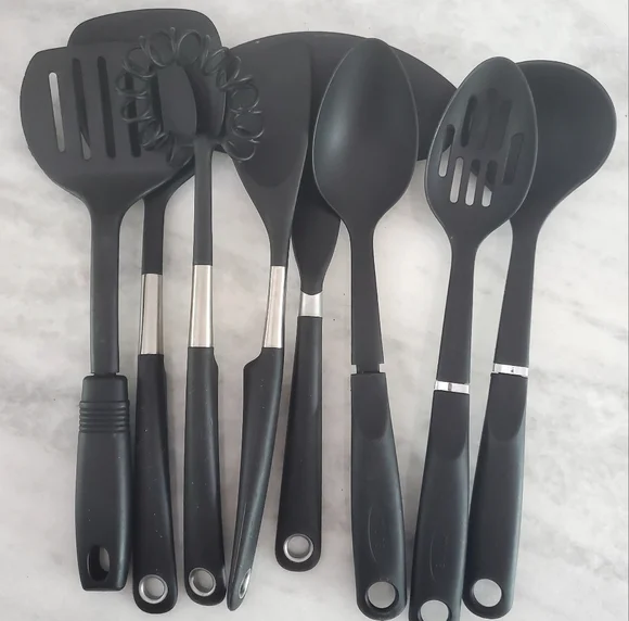 Set Of 8 Plastic Cooking Utensils 3 Measuring Cups 4 Measuring Spoons