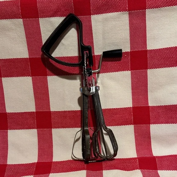 Vintage ECKO Metal Egg Beater with a Black Handle.