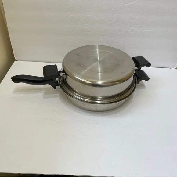 VINTAGE NEW ERA STAINLESS‎ STEEL SKILLET WITH LID AND EGG POACHER