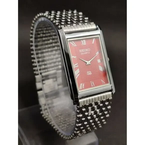 Vintage Style Seiko Quartz Mens Silver Watch & Red accents W/ Metal Strap
