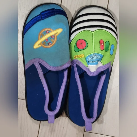 Buzz Lightyear Toy Story Light Up Slippers, Size 11/12