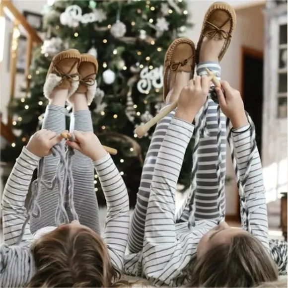 Minnetonka Charley Slippers Little Kid 2 Tan Suede Faux Fur Soft Warm Cozy‎ Fall
