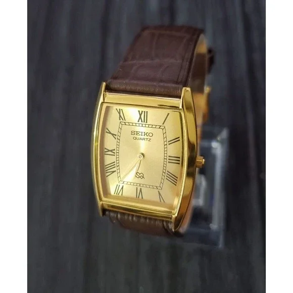 RARE Vintage Seiko NOS‎ Men's Classic Tank Barrel Gold Champaign Dial *