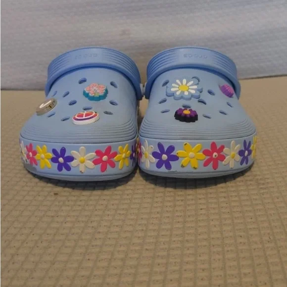 CROCS Kids' Light Blue Floral Slippers