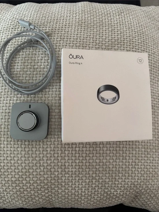 Oura Ring 4 Black with Gray Charger size 12