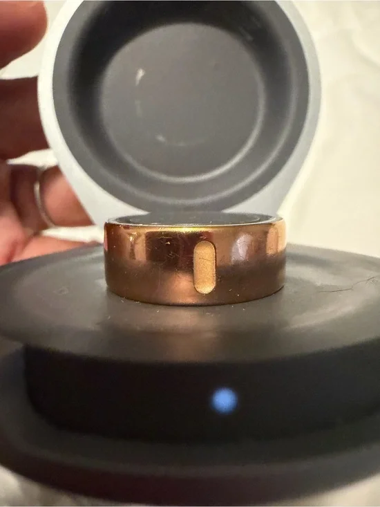 Oura Ring Generation 4 Rose Gold Size 6 incl travel charger case & reg charger