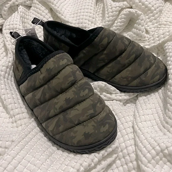 NWT- Old Navy - Boy’s XXL (5Y-6Y)