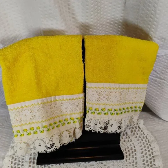 vintage St. Mary's brand bright yellow washcloths set of 2 bright yellow w lace