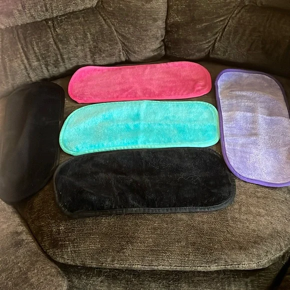 New Without Tags~Set Of 5 Multicolored Large Re~Useable Facial Wash Cloths