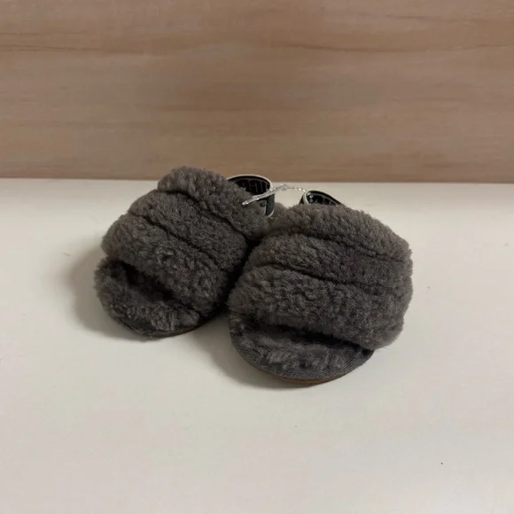 $26 ADD ON Ugg Uggs Gray Fuzzy Slippers 6c‎ Grey Slides Natives Crocs Adidas