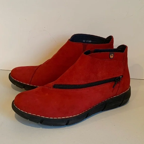 Jungla Women’s Size 40 (9-9.5) Red Nubuck Suede Wrap Around Zip Ankle Boots