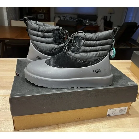 UGG‎ Classic Mini Lace-up Weather Black Suede Sheepskin Boot Size US 11 Men