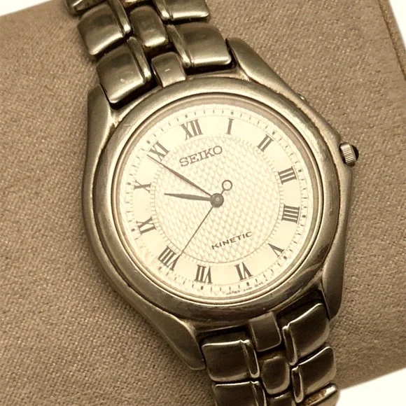 Mens Seiko Kinetic Watch Water Resist 100m Self Winding, No Visible Flaws Silver