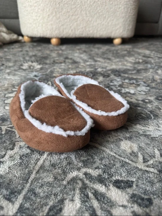 Coxist Cozy Brown Faux-Suede Slippers with White Sherpa Trim
