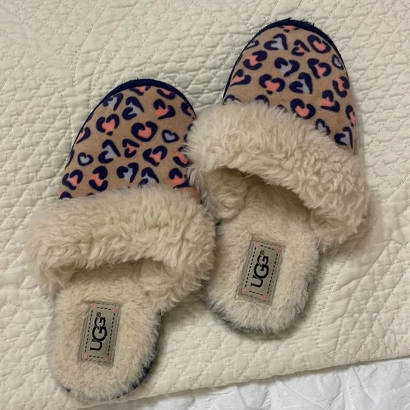 Adorable little girls Ugg fur lined slippers XS EUC
