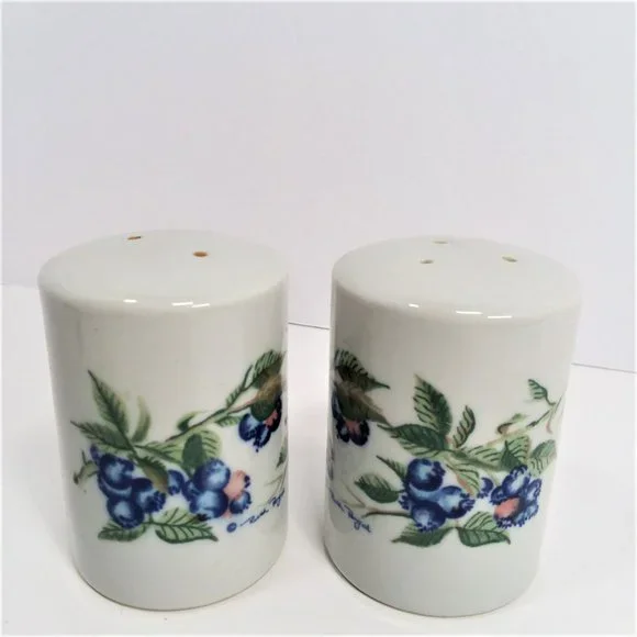 Vintage Otagiri Salt & Pepper Shaker Set Blueberries Japan Collectable Ceramic