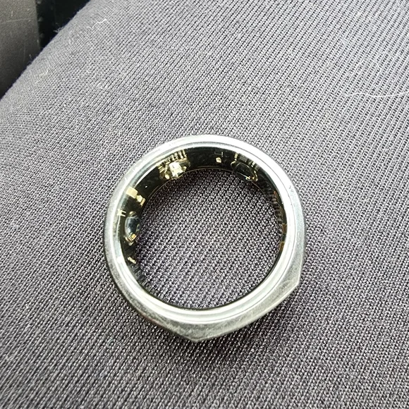 Oura Silver Smart Ring