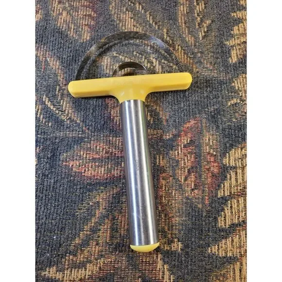 Chefmate Pineapple Cutter/Corer/Peeler/Slicing Tool with Cover