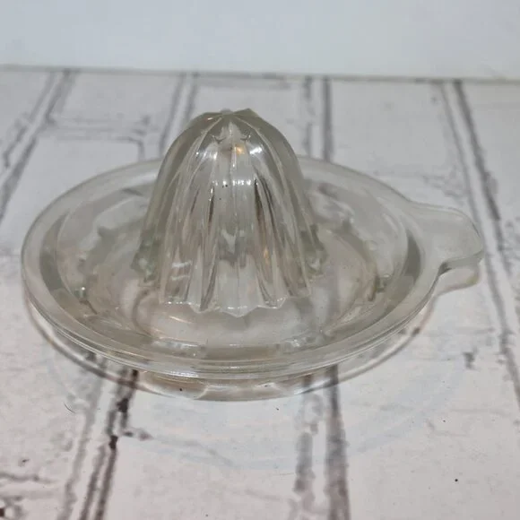 🍋 Vintage Glass Ribbed Juicer Reamer · Approx. 5