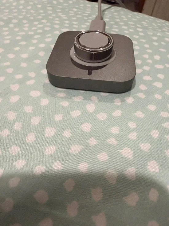 Oura gen 3 ring size 7 Includes charging dock