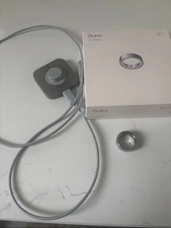 Oura Ring / Silver / Size 8 / Gen 4