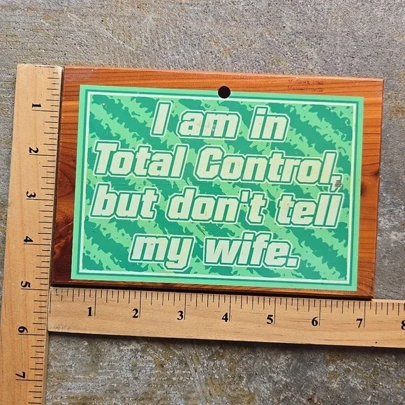 1970s Plaque I Am In Total Control Don't Tell Wife Funny‎ Marriage Wall Sign USA