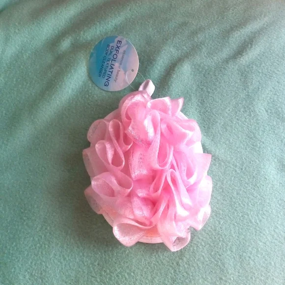 NWT Exfoliating dual body cleanser