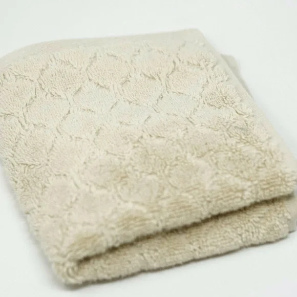 2 Hudson Park Turkish 100% Cotton Sculpted Ogee Washcloth / Face Towels in Linen