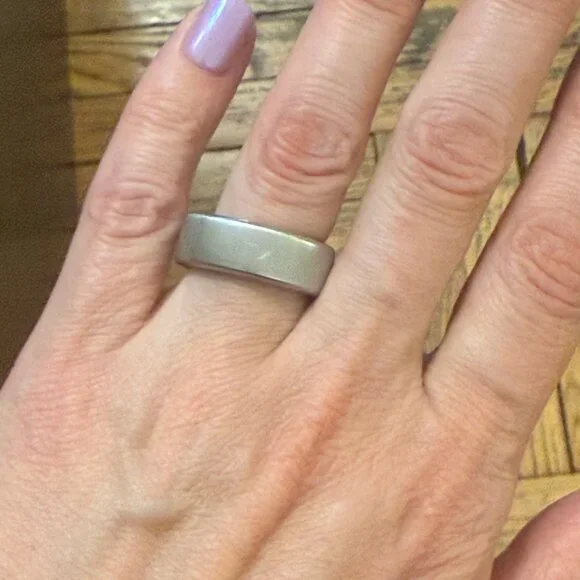 Oura Ring (Gen 3) - Size 7 in Brushed Titanium