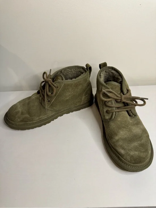 UGG Neumel Suede Chukka Boots Men’s Size 9 Olive Green