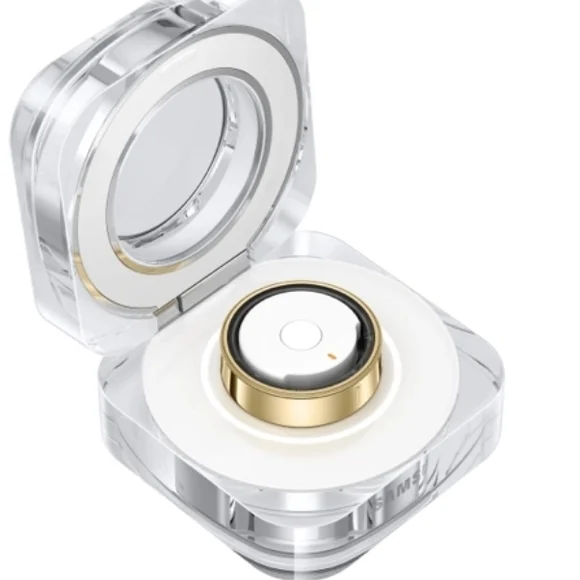 Samsung Galaxy Ring In Titanium Gold