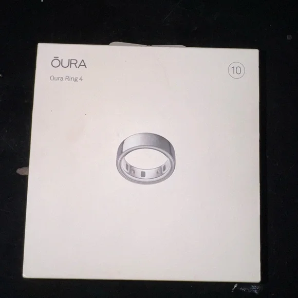 Oura Ring 4 in Shiny Silver