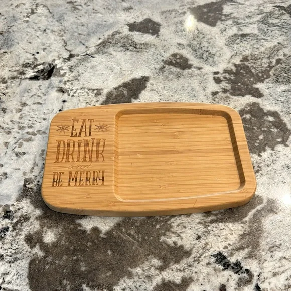 New Pampered Chef Merry Cutting Cheese Board