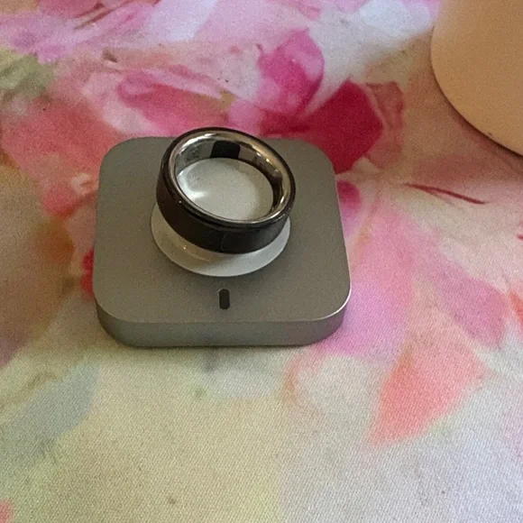 Oura Smart Ring - Black and Silver